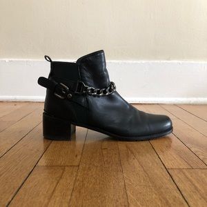 STUART WEITZMAN leather chainlink ankle boots 6